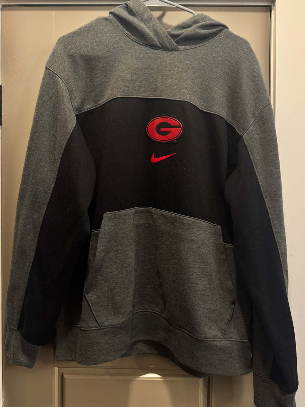 Nike Dri Fit Georgia Bulldogs Grey & Black Hoodie with Red Logo